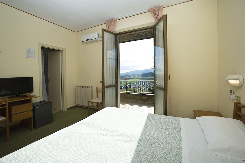 Hotel Villa Ricci & Benessere Chianciano Terme Bagian luar foto
